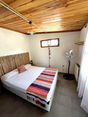 CASITA PINTORESCA EN LAS SIERRAS Y LAGO